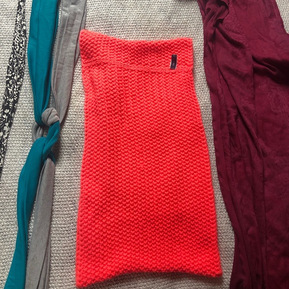 Cozy Bright Gap Infinity Scarf - Picture 3 of 7